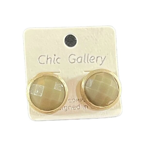 👋 3/$15 Stud Earrings Gold tone and olive green - Picture 1 of 6